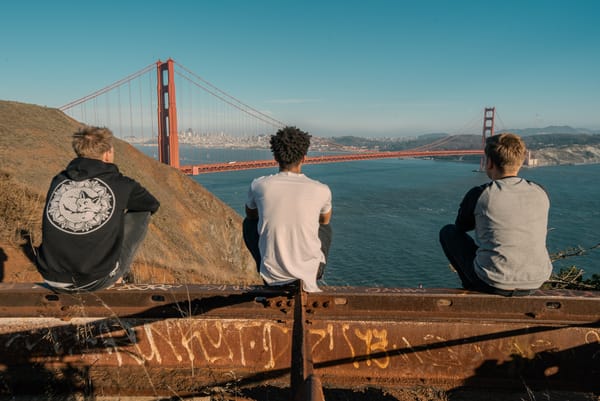 Zu dritt mit Blick auf die Golden Gate Bridge